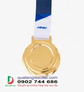 Hình ảnh của sản phẩm HUY CHƯƠNG CAO CẤP 05 thuộc danh mục Huy Chương, Cờ